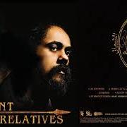 Le texte musical TRIBES AT WAR de NAS & DAMIAN MARLEY est également présent dans l'album Distant relatives