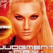 Le texte musical UR NOT THAT HOT de BROOKE HOGAN est également présent dans l'album Judgement day (2009)