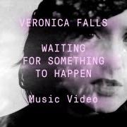 Le texte musical LAST CONVERSATION de VERONICA FALLS est également présent dans l'album Waiting for something to happen (2012)