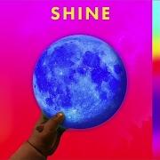 Le texte musical CC WHITE de WALE est également présent dans l'album Shine (2017)