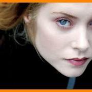 Le texte musical A LITTLE KISS de FREDRIKA STAHL est également présent dans l'album A fraction of you (2006)