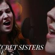 Le texte musical TENNESSEE ME de THE SECRET SISTERS est également présent dans l'album The secret sisters (2010)