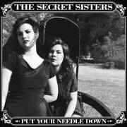 Le texte musical LET THERE BE LONELY de THE SECRET SISTERS est également présent dans l'album Put your needle down (2014)