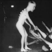 Le texte musical BAR-B-Q POPE de BUTTHOLE SURFERS est également présent dans l'album Live (1984)