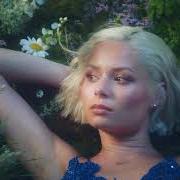 Le texte musical LIFE'S A BITCH (L.A.B) de NINA NESBITT est également présent dans l'album Summer fling (2021)