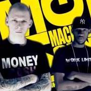 Le texte musical MR. PETER PARKER & DJ E-V INTRO de MGK est également présent dans l'album 100 words and running (2010)