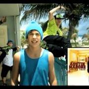 Le texte musical MMM YEAH de AUSTIN MAHONE est également présent dans l'album Junior year (2013)