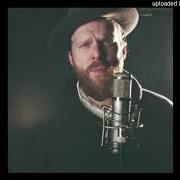 Le texte musical LOVE CAN HEAL (ACOUSTIC) de ALEX CLARE est également présent dans l'album Three days at greenmount (2018)