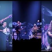 Le texte musical ALL MY FRIENDS de TEDESCHI TRUCKS BAND est également présent dans l'album High & mighty (2019)