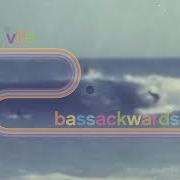 Le texte musical BASSACKWARDS de KURT VILE est également présent dans l'album Bottle it in (2018)