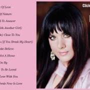 Le texte musical WALK ON BY de RUMER est également présent dans l'album This girl's in love (a bacharach & david songbook) (2016)