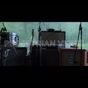 Le texte musical ACTS OF MAN de FRIGHTENED RABBIT est également présent dans l'album Pedestrian verse (2013)