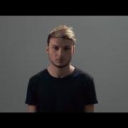 Le texte musical EN EXTASIE de ROMAIN UGHETTO est également présent dans l'album Pleure (2015)