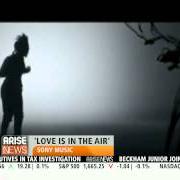 Le texte musical LOVE IS IN THE AIR de TOYA DELAZY est également présent dans l'album Due drop (2012)