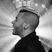 Le texte musical CHAMPAGNE de FERRAS est également présent dans l'album Ferras (2014)