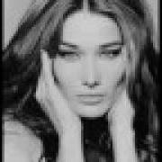 Le texte musical NOTRE GRAND AMOUR EST MORT de CARLA BRUNI est également présent dans l'album Comme si de rien n'était