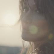 Le texte musical PORQUE TE VAS de CARLA BRUNI est également présent dans l'album Carla bruni (deluxe) (2020)
