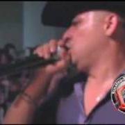 Le texte musical MAL ENCACHADO Y BUCHON de LARRY HERNANDEZ est également présent dans l'album En vivo desde culiacan (2009)