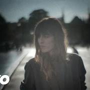 Le texte musical ICU (BRIGHT MOMENTS REMIX) de LOU DOILLON est également présent dans l'album Icu (2012)