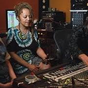 Le texte musical STRANGE FRUIT de CASSANDRA WILSON est également présent dans l'album Coming forth by day (2015)