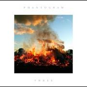 Le texte musical BARKING DOG de PHANTOGRAM est également présent dans l'album Three (2016)