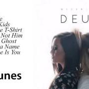 Le texte musical WHITE T-SHIRT de MEGAN & LIZ est également présent dans l'album Deux (2016)