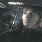 Le texte musical GANAS Y PIERDES de LARA est également présent dans l'album Duendes, hadas y rock & roll (2010)