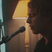 Le texte musical WEDDING DAY de TOM ODELL est également présent dans l'album Jubilee road (2018)