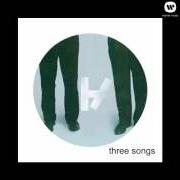 Le texte musical GUNS FOR HANDS de TWENTY ONE PILOTS est également présent dans l'album Three songs (2012)