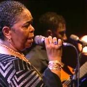 Le texte musical ESTANHADINHA de CESARIA EVORA est également présent dans l'album Césaria evora à l'olympia (1995)