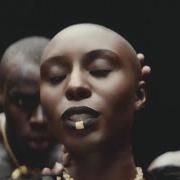 Le texte musical RENAISSANCE MOON de LAURA MVULA est également présent dans l'album The dreaming room (2016)