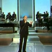 Le texte musical HIER ENCORE de CHARLES AZNAVOUR est également présent dans l'album Voilà que tu reviens (1976)