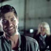 Le texte musical LET MERCY HOLD YOU de JASON CRABB est également présent dans l'album Love is stronger (2013)