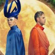 Le texte musical KEYSTONE de EMPIRE OF THE SUN est également présent dans l'album Two vines (2016)