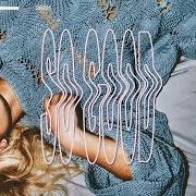 Le texte musical CAN'T HOLD BACK de ZARA LARSSON est également présent dans l'album 1 (2014)