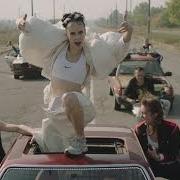 Le texte musical DRUM de MØ est également présent dans l'album Kamikaze (2016)