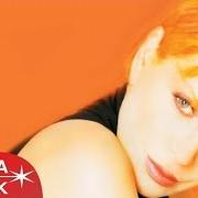 Le texte musical KIMLER GELDI KIMLER GEÇTI de AJDA PEKKAN est également présent dans l'album Diva (2000)