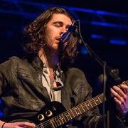 Le texte musical SHRIKE de HOZIER est également présent dans l'album Nina cried power (2018)