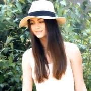 Le texte musical WILLOW de JASMINE THOMPSON est également présent dans l'album Under the willow tree ep (2013)