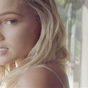 Le texte musical IN THE DARK de OLIVIA HOLT est également présent dans l'album Olivia (2016)