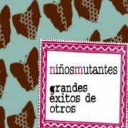 Le texte musical NO LLORAR (BOYS DON'T CRY) de NIÑOS MUTANTES est également présent dans l'album Grandes éxitos de otros (2007)