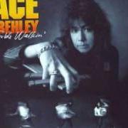 Le texte musical SHOT FULL OF ROCK de ACE FREHLEY est également présent dans l'album Trouble walkin (1989)