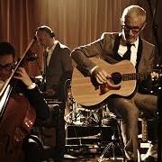 Le texte musical ALONE TONIGHT de ABOVE & BEYOND est également présent dans l'album Acoustic (2014)