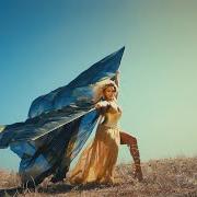Le texte musical WESTERN WORLD de LION BABE est également présent dans l'album Cosmic wind (2019)