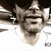 Le texte musical ONE LEFT IN THE CHAMBER de CORB LUND est également présent dans l'album Cabin fever (2012)