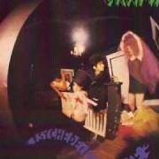 Le texte musical UNDER THE WIRES de THE CRAMPS est également présent dans l'album Psychedelic jungle (1981)