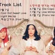 Le texte musical FIRST TIME de RED VELVET est également présent dans l'album The velvet (the 2nd mini album) (2016)