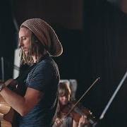 Le texte musical A LITTLE WHILE LONGER de JP COOPER est également présent dans l'album Keep the quiet out (2014)