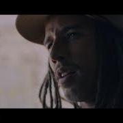 Le texte musical LITTLE BIT OF LOVE de JP COOPER est également présent dans l'album In these arms (2020)