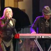 Le texte musical DOWN DON'T BOTHER ME de CYNDI LAUPER est également présent dans l'album Memphis blues (2010)